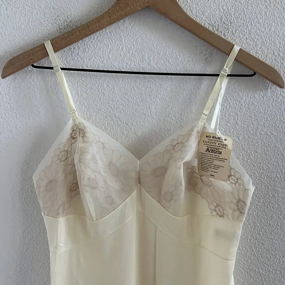 NWT Vintage Vanity Fair Slip Gown Neutral Cream Lightweight Small